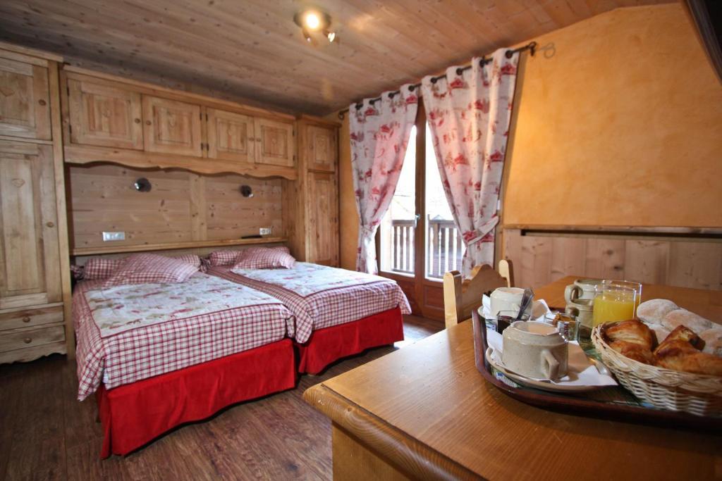 Alpen Roc Hotel Morzine Room photo