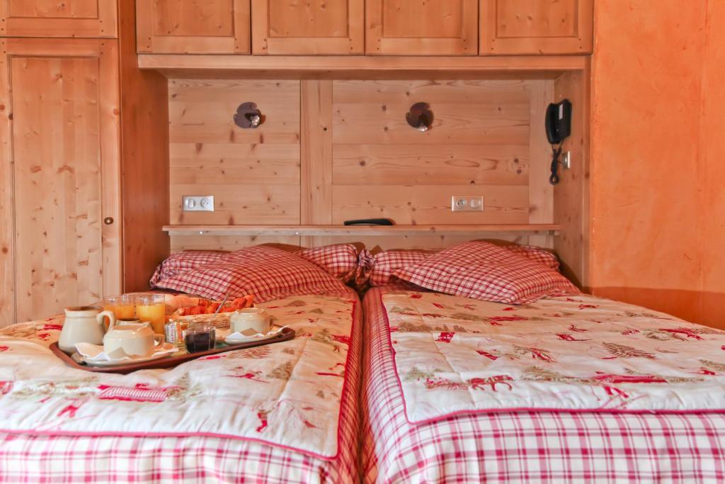 Alpen Roc Hotel Morzine Room photo