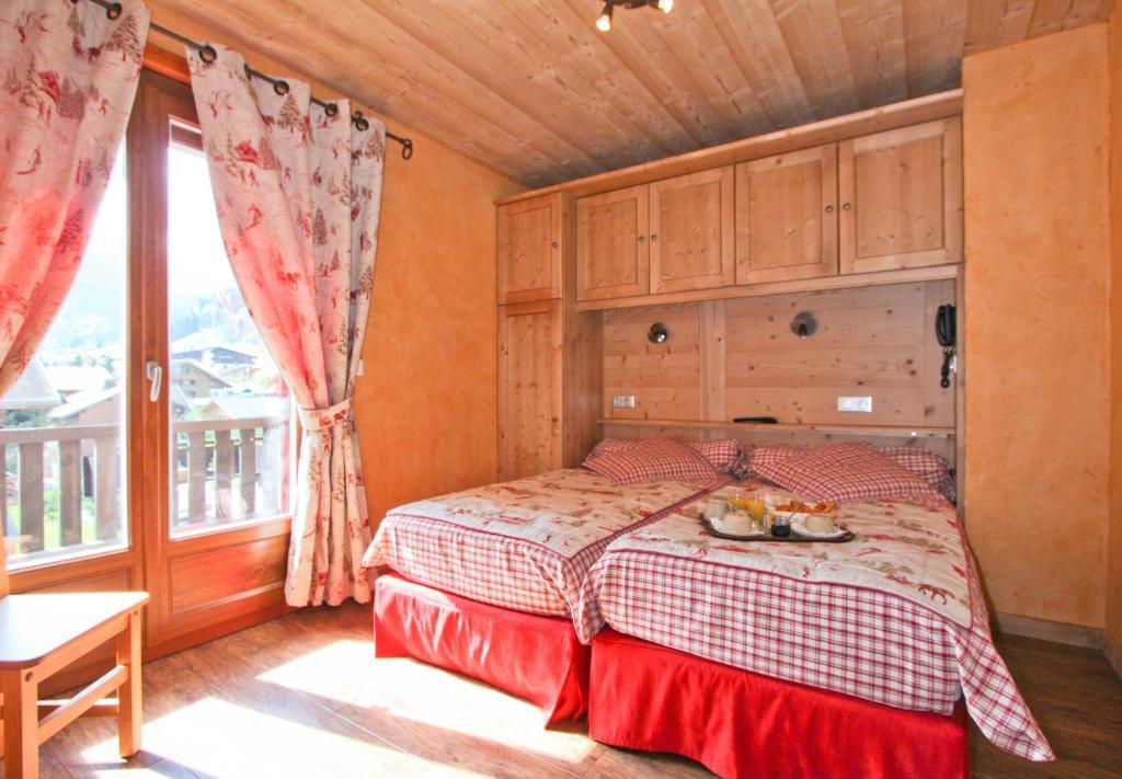 Alpen Roc Hotel Morzine Room photo